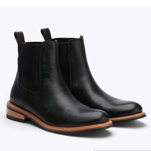 Like new  Nisolo Chelsea boots